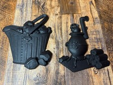 Appendiabiti da parete vintage in ferro stufa a legna e secchio di carbone made in USA