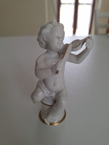 Statuina putto