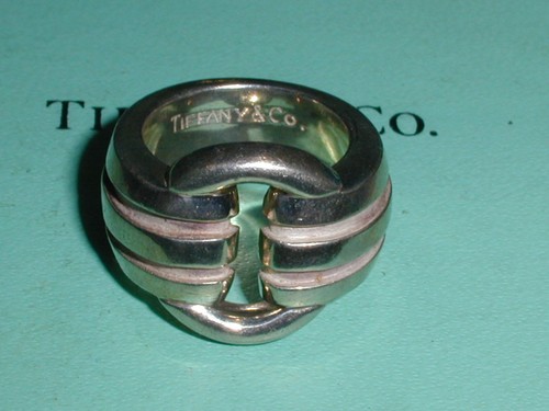 Raro anello con - -,