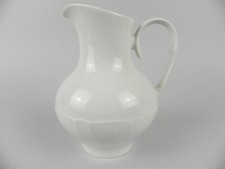 Lattiera in fine porcellana