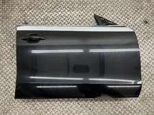 Porta anteriore destra residui