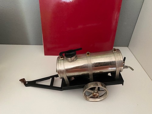 Rimorchio cisterna spruzzatore