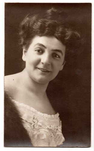 Fotografia bella giovane donna