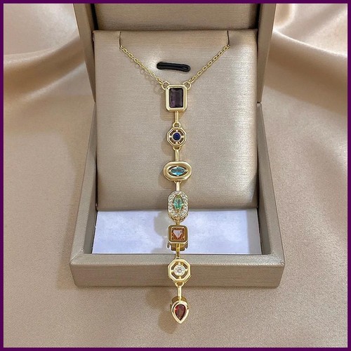 Collana lunga con ciondolo