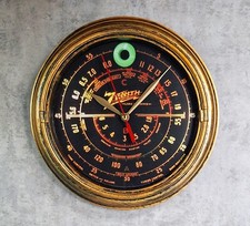 Vecchio orologio da parete