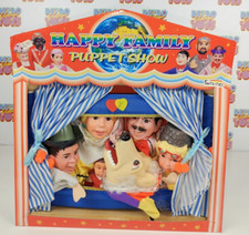HAPPY FAMILY PUPPET SHOW