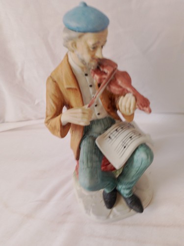 Statuetta - , in