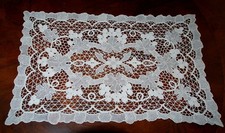 Centrino rettangolare ricamato a mano 55x35 • Burano di Venezia • Vintage