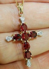 Ciondolo croce granato rosso simulato taglio ovale con catenina placcato oro giallo 14 kt