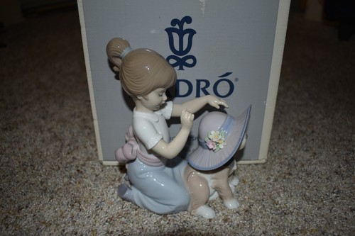 Lladro figurine elegant - an,