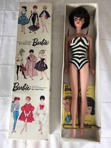 Barbie bubble cut - brunette, en