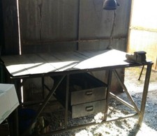 tavolo banco lavoro officina lavoro con morsa cobra e lampada anni '60