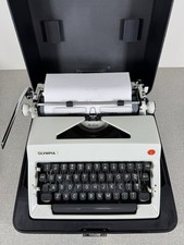 Bellissima macchina da scrivere portatile Olympia SM9 1971 con custodia