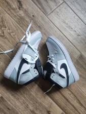 Jordan 1 Mid Grey