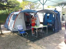 Tavolo pieghevole campeggio con 4 sgabelli inclusi Quecha