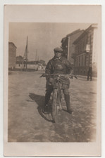 Antica CARTOLINA: MEZZO DI TRASPORTO, UOMO SU BICICLETTA, BICI, CICLISTA