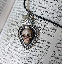 Collana cuore teschio: San