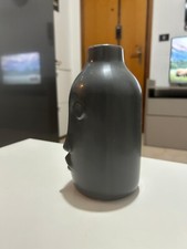 Vaso Decorativo Moderno in Ceramica Nero Opaco, Design Volto, 20 cm