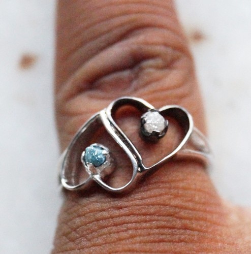 Anello con diamanti grezzi
