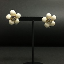 Orecchini EGA CHANEL CC logo camelia tono argento/2BK0335