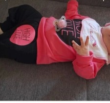 Completo neonata spezzato, taglia 0/3mesi ma veste 3/6 mesi. 