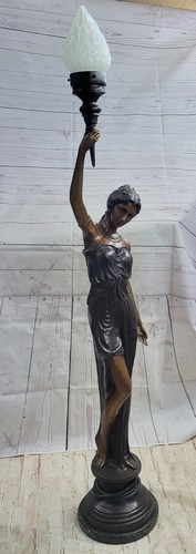 Splendida lampada statua