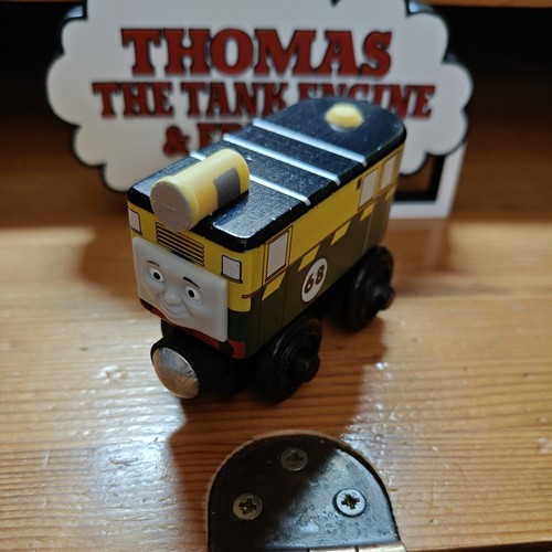 Treno ferroviario legno - in,