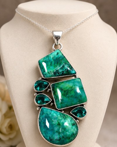 Collana con ciondolo - , in