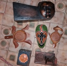 Lotto oggetti etnici posacenere maschera in legno fermalibro portacenere 