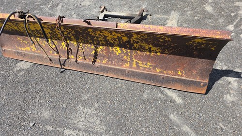 Snow plow blade and assembly