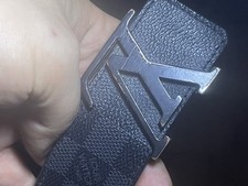 Louis Vuitton M9808 Damier