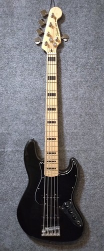 Squier fender affinity - by,