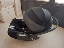 Ovetto Cloud Z2 i size Cybex nero completo di istruzioni. Ottime condizioni.