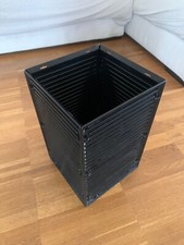 Cestino gettacarte di Ettore Sottsass per Olivetti Synthesis