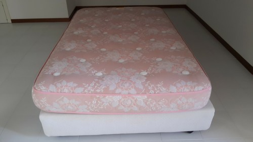 Letto piazza mezza marca - mezza,