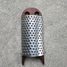 Antica grattugia primitiva