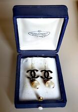 Orecchini CHANEL CC  con perla colore nero e oro Chanel Coco Mark pearl earrings