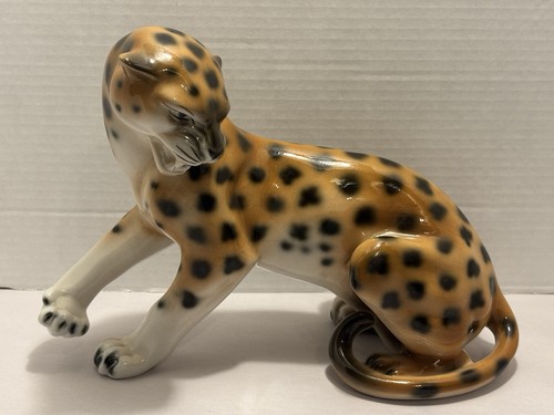 Statuina scultura leopardo