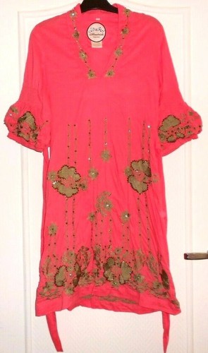 Jolie robe rose - brodée, fleurs