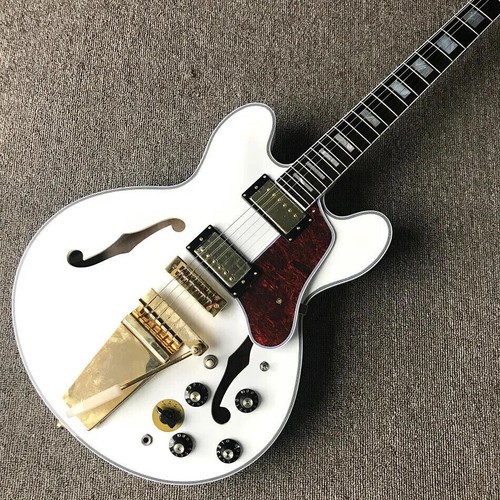 Chitarra elettrica fatta - , a