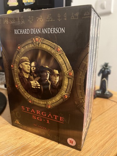 Stargate season 2 box - season,
