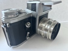 Obiettivo Contax Carl Zeiss Jena Tessar 2 8/50. Custodia in pelle marrone con cinturino.