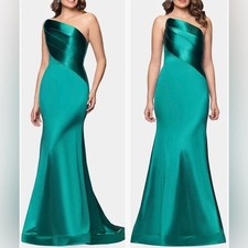 NUOVO abito a sirena Betsy and