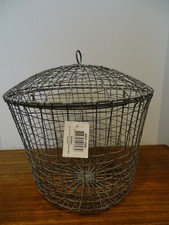Cestino in filo metallico con