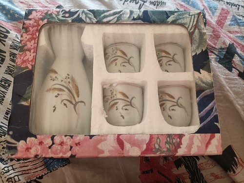 Servizio sake - servizio,