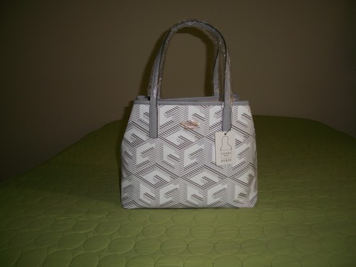Nwt guess vikky - nwt, g