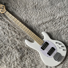 Basso elettrico 5 corde StingRay5 bianco pickup attivi tastiera acero