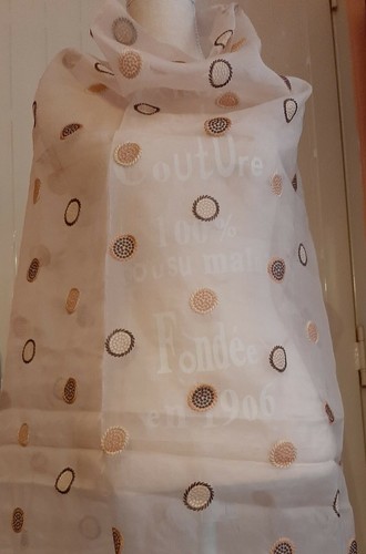 Organza ricamata beige