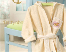 Etichetta punto croce completa rifinita contata per accappatoio