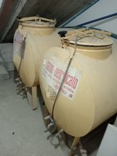 Due serbatoi vetrificati per alimenti (Acqua Potabile, Vino, Olio) 